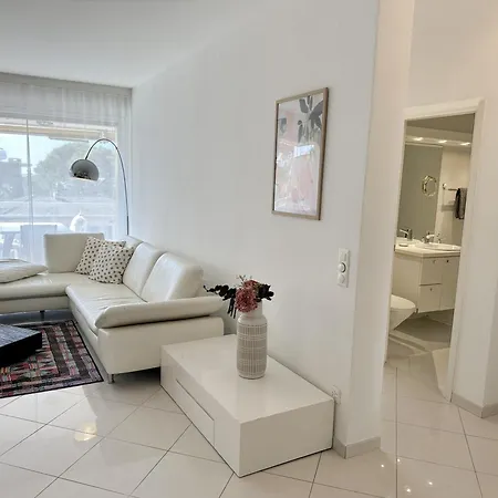 By Fewotessin Ascona