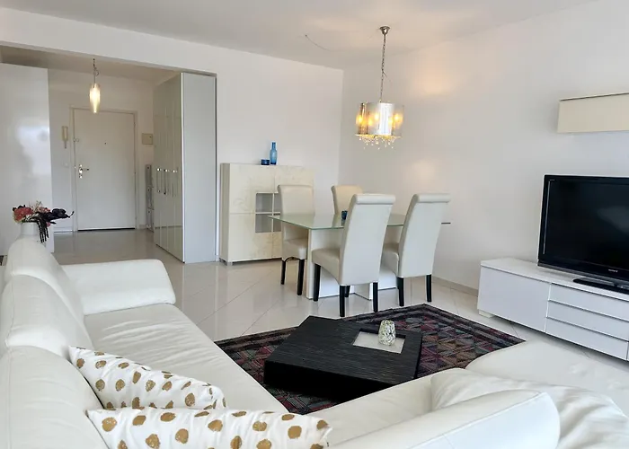 By Fewotessin Apartament *